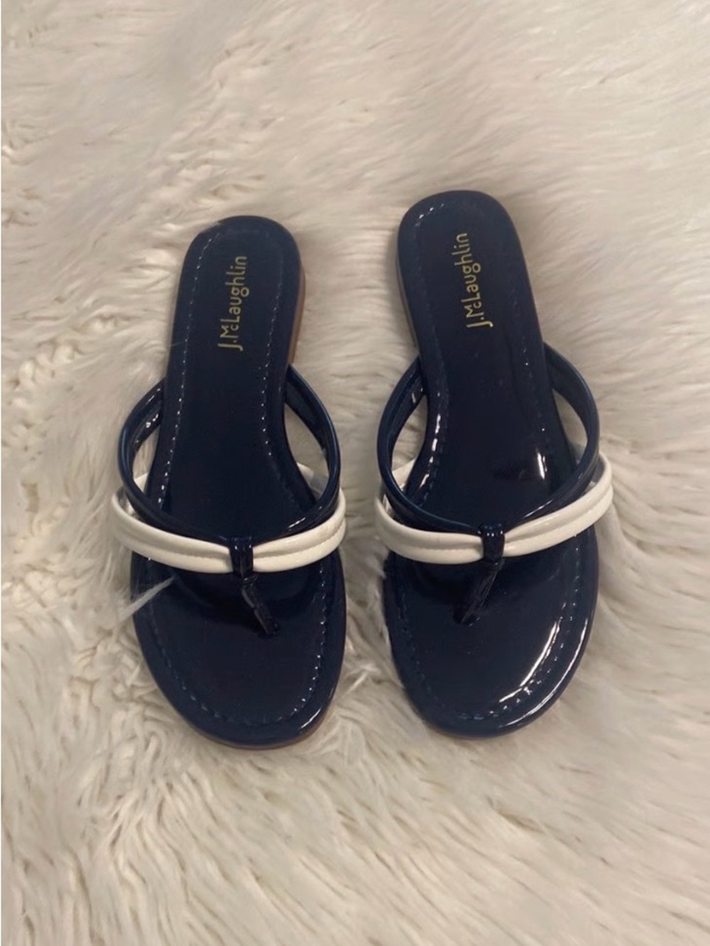 J. McLaughlin Navy Patent Leather Thong Sandals with White Strap 7.5 NEW